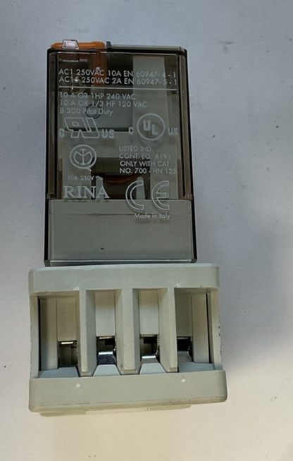 ALLEN BRADLEY 700-HA32A1-3-4 RELAY SER.D 10A W/700-HN100 SOCKET SER.D 10A 300VAC