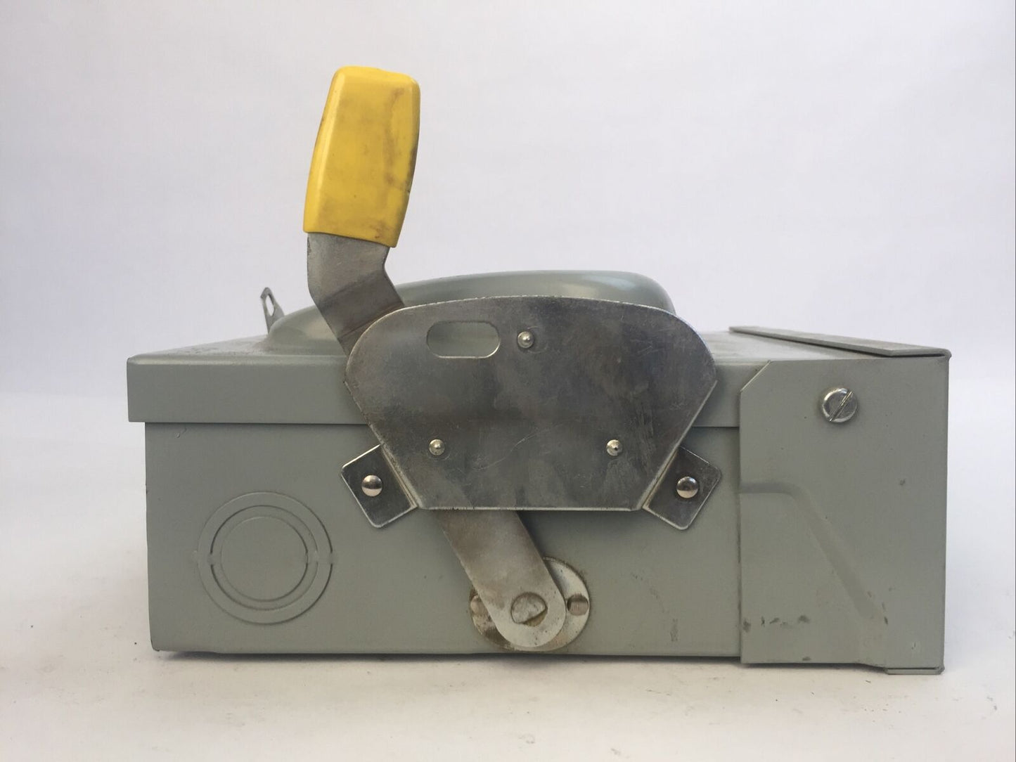 CROUSE-HINDS GU321AW SAFETY SWITCH MODEL 2 30A 240VAC 7.5HP 3P RAINPROOF TYPE 3R