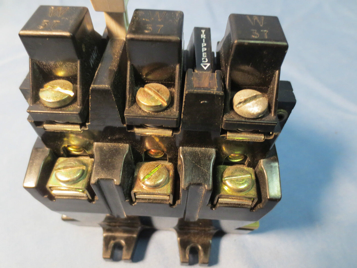 ALLEN-BRADLEY MANUAL RESET OVERLOAD RELAY 592-B0V16 592-BOV16 w/ W37 HEATERS