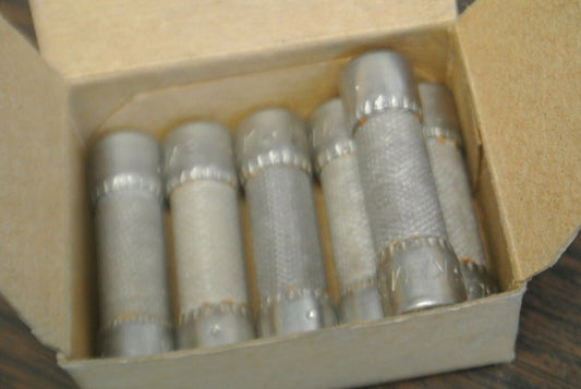 LOT of 6 / BUSS KLM-3 FAST-ACTING MIDGET FUSE / 3A / 500V / NEW SURPLUS / KLM3