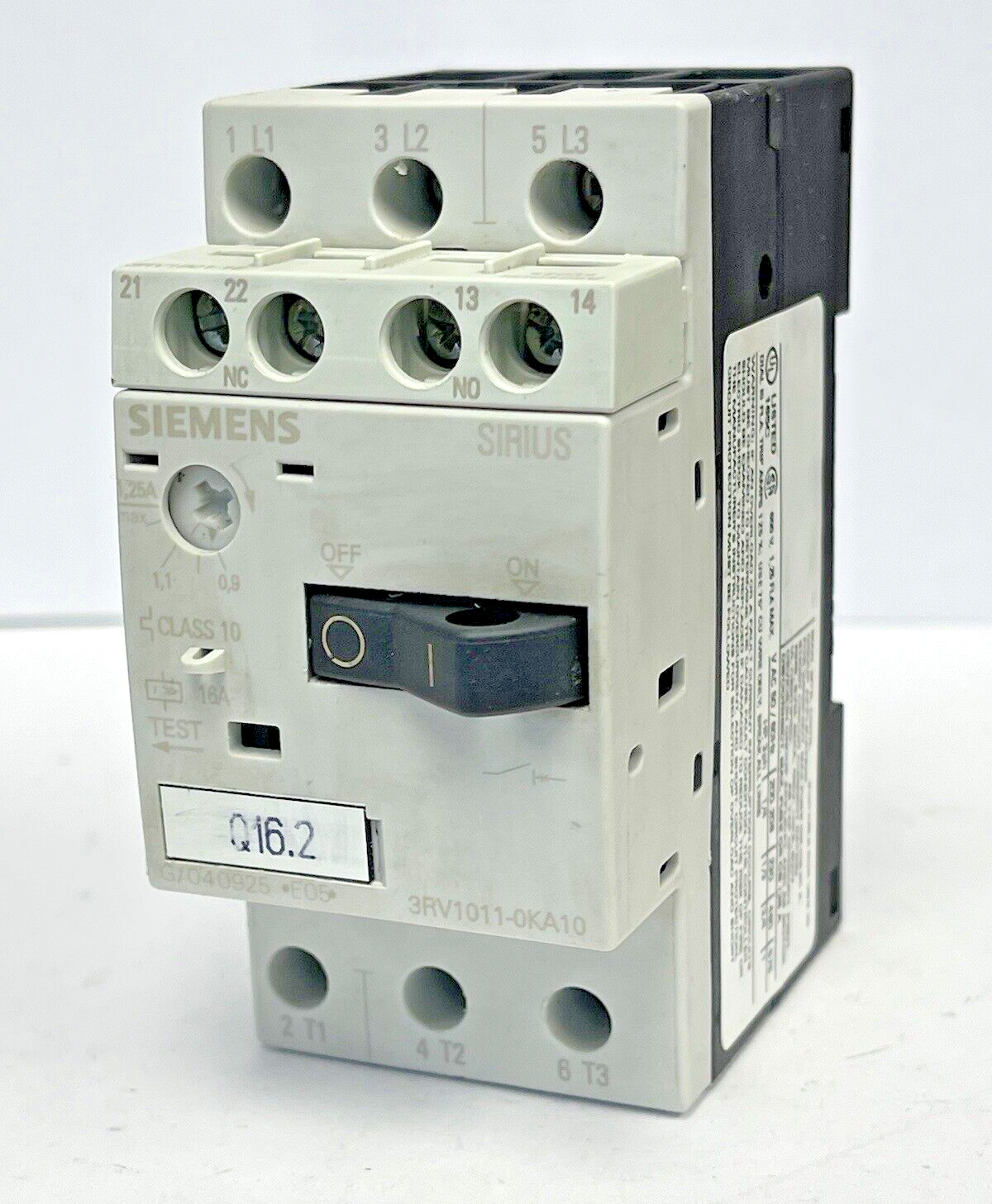 SIEMENS - 3RV1011-0KA10 & 3RV1901-1E-CIRCUIT BREAKER W/ SWITCH TRANSVERSE