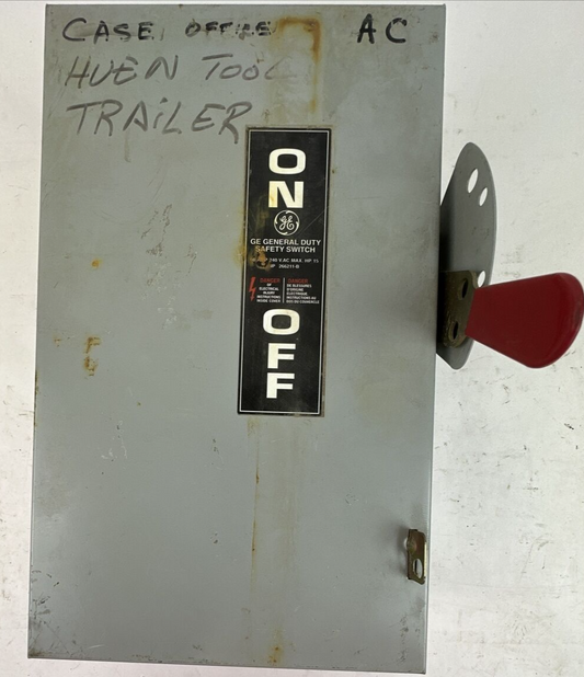 GE TG4322 FUSIBLE SAFETY SWITCH MOD 8 60A 240VAC 3PH 15HP 250VDC 10HP 3P TYPE 1