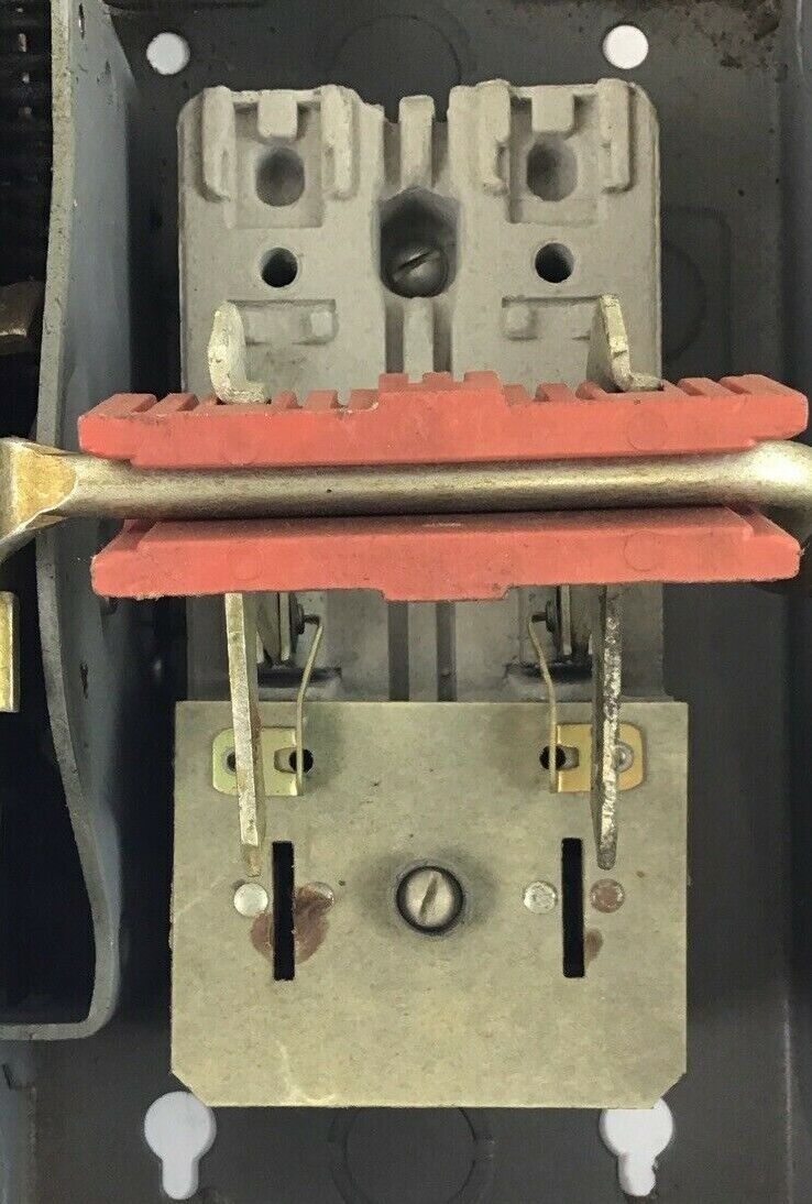 SQUARE D H-221 SAFETY SWITCH SER.A2 30A 240VAC/250VDC 5HP