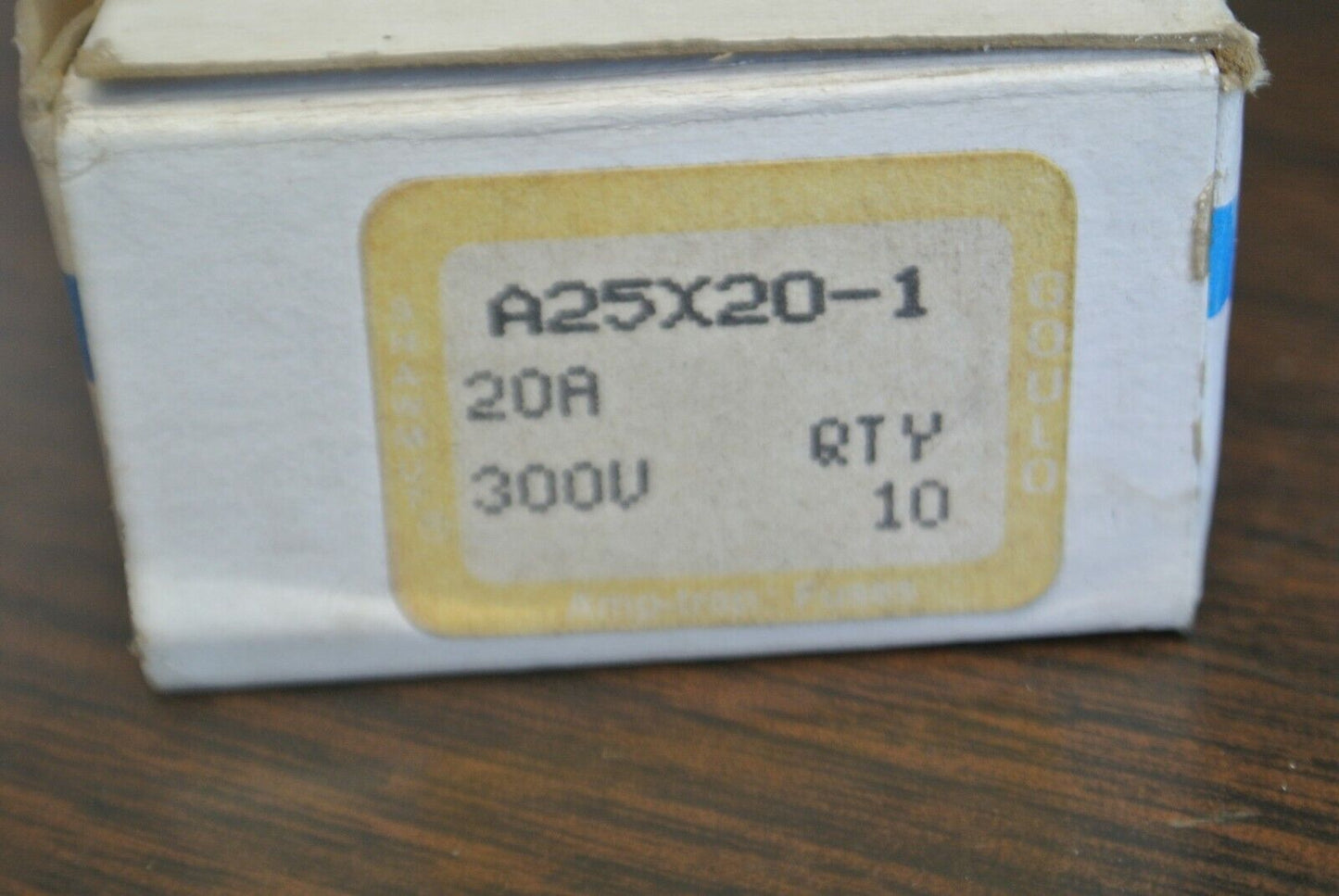 BOX of 10 / GOULD-SHAWMUT A25X20 RECTIFIER FUSES / 20A / 300V / NEW SURPLUS