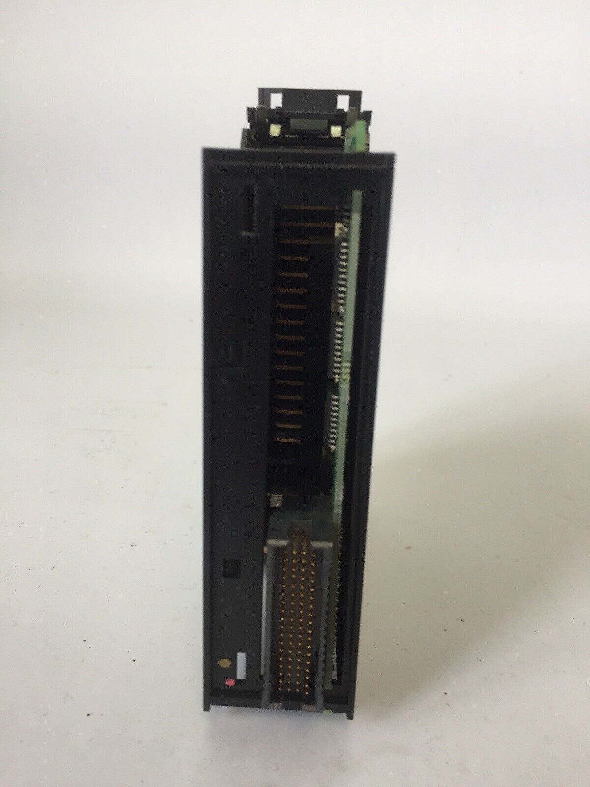 ALLEN BRADLEY 1756-0B32 DC OUTPUT SER A DC OUT 32PT 10-31.2VDC