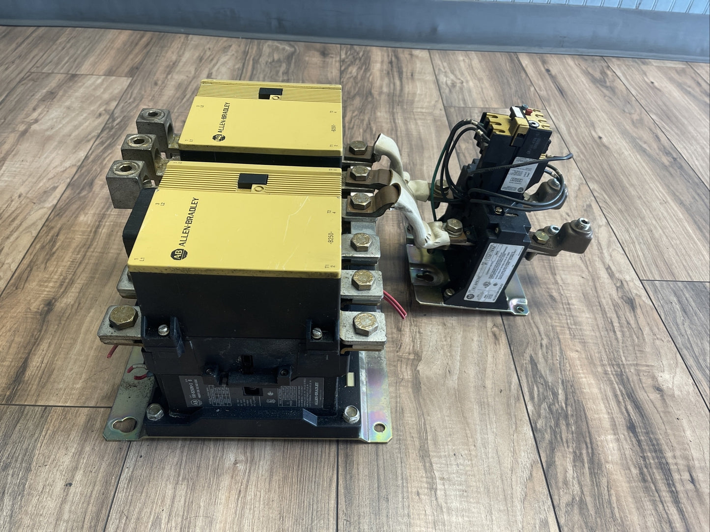 ALLEN BRADLEY 104-B250ND3 REVERSING STARTER SER B 250A 600VAC 250HP 193-DPD200