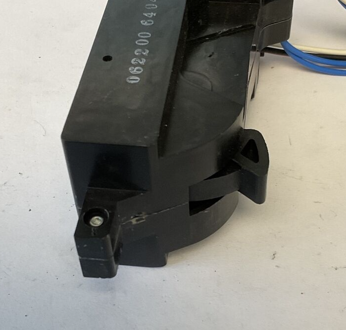 SIEMENS U12JLD62AA 250VDC UNDERVOLTAGE TRIP SER.A AUX.SWITCH