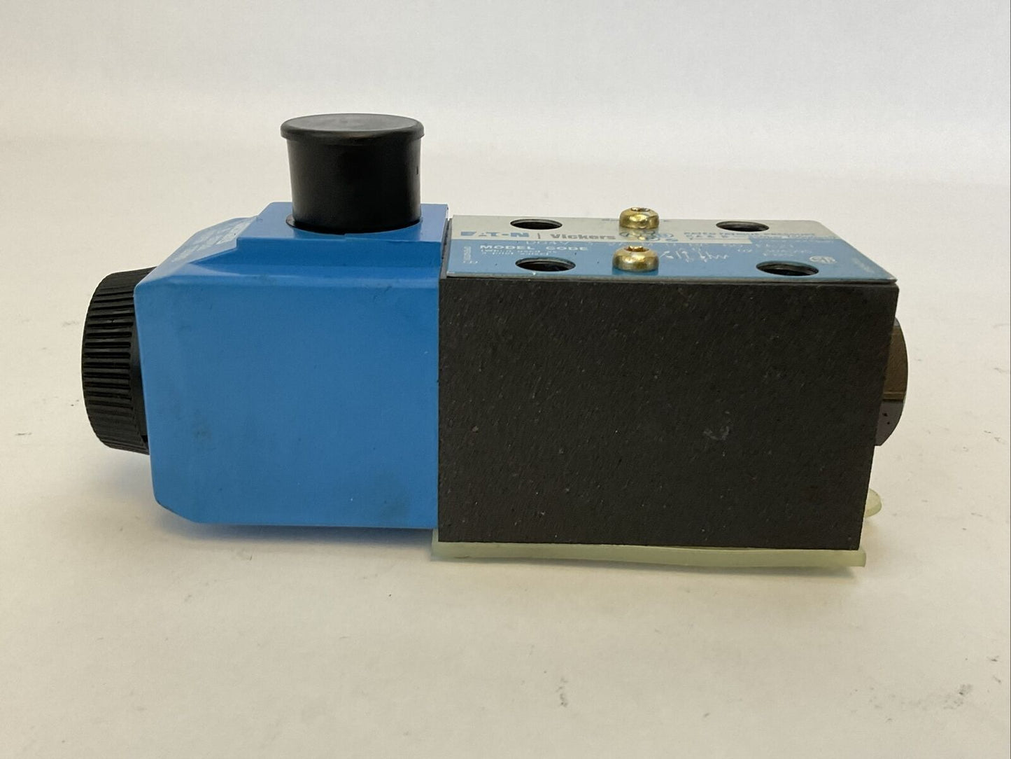 EATON DG4V-3-2A-M-U-B6-60-EN21 HYDRAULIC VALVE VICKERS B 507833 120V60 110V50