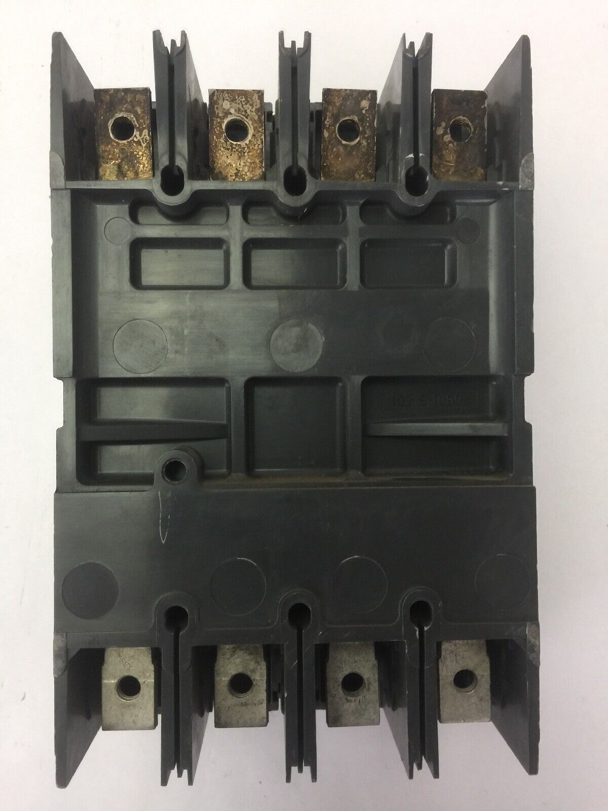 GE EN250 SPECTRA CIRCUIT BREAKER 250A 690VAC 4 POLE REF 764040 NO TRIP UNIT