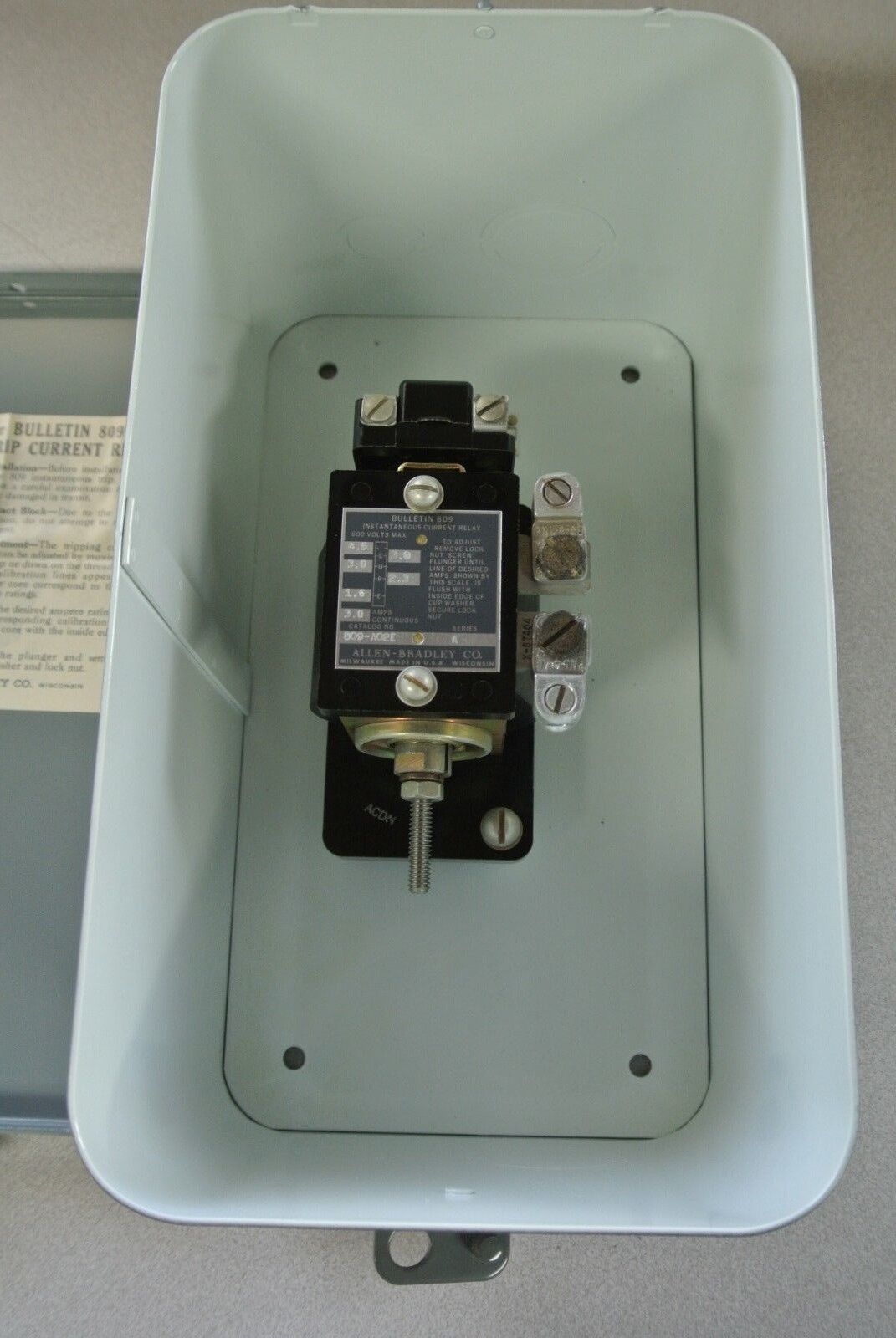 ALLEN-BRADLEY 809-B02E - INSTANTANEOUS TRIP CURRENT RELAY 3A, 600V - NEW SURPLUS