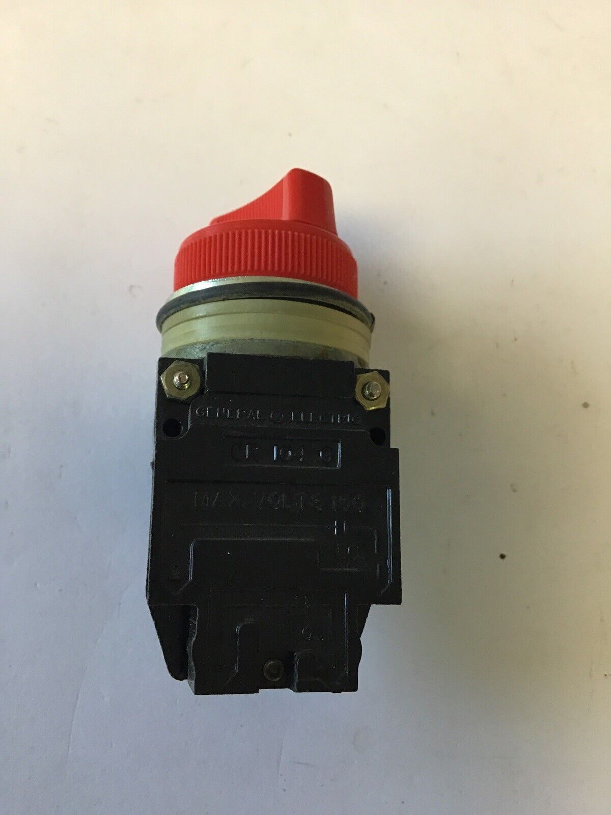 GENERAL ELECTRIC CR104B13103 OILTIGHT SELECTOR SWITCH RED 2POS 150V MAX