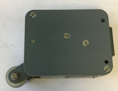 CUTLER HAMMER 10316H57A LIMIT SWITCH 2 1/4LBS 600V  RIGHT HAND