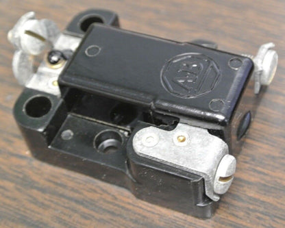 ALLEN-BRADLEY X-216877 CONTACT BLOCK with COVER / NEW SURPLUS