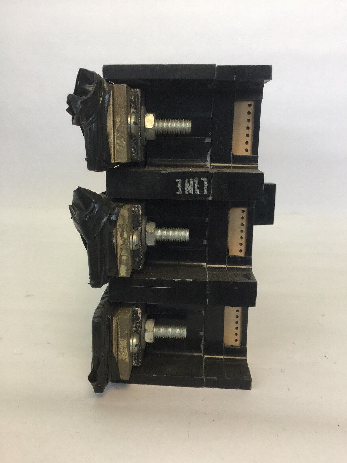 GE TJS3603G CIRCUIT BREAKER 600VAC 300A 3 POLE WITH MOUNTING HARDWARE