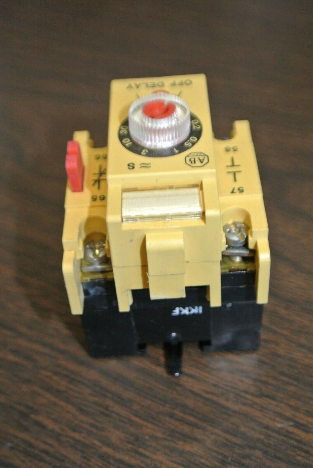 ALLEN-BRADLEY 196-FTB / PNEUMATIC TIMING UNIT / 0.1 to 180 SECONDS / NEW SURPLUS