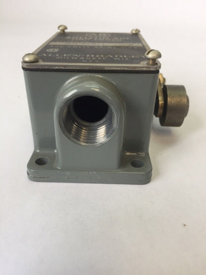 ALLEN BRADLEY 801-ASB11 LIMIT SWITCH ROLLER LEVER 600V AC/DC NC CONTACT