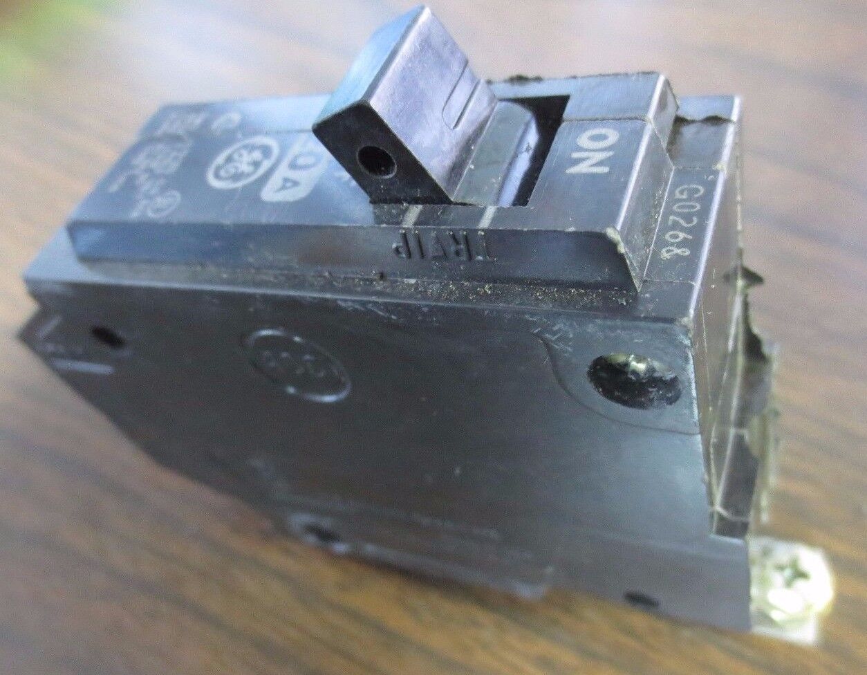 GE 1-POLE BOLT-ON CIRCUIT BREAKER THQB1120 20A ****LOTOF 5****