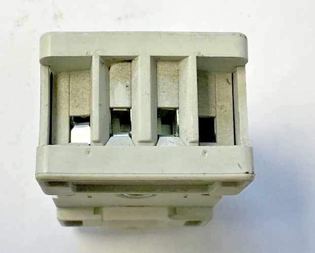 ALLEN BRADLEY 700-HN100 RELAY SOCKET SER.D 10A 300VAC***LOTOF11***