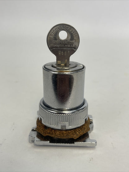 CUTLER HAMMER 10250T15334 SELECTOR SWITCH KEY OPER. NEMA 3-13 3 POS.SPR. RET.