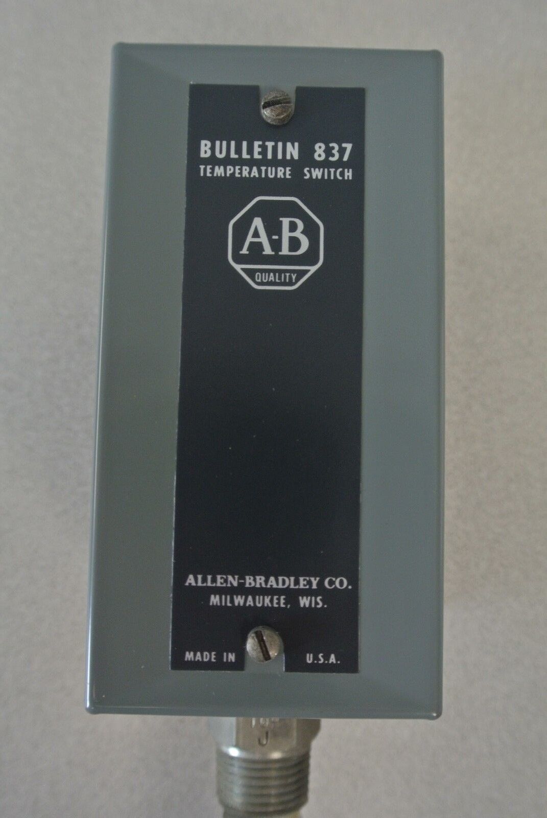 ALLEN-BRADLEY 837-AT11-JMC TEMPERATURE SWITCH / 90-200° F / NEW SURPLUS