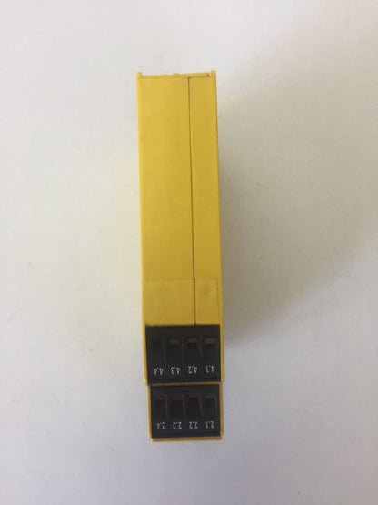 SICK UE 42-3DR3D2 SAFETY RELAY 24V AC/DC