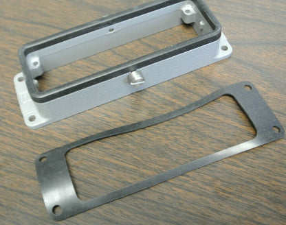 HARTING 09300240381 / HAN 24B-AGG-ZV / RECTANGULAR POWER BASE / NEW SURPLUS