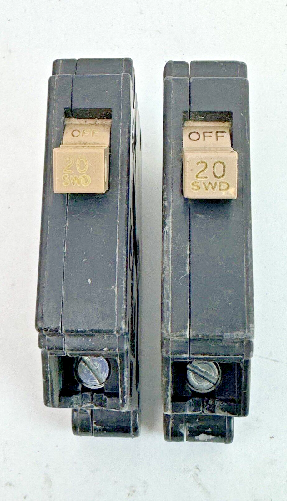 CUTLER-HAMMER **LOT OF 2** - CH120SWD - CIRCUIT BREAKERS - 1 POLE, 20 A, 240 VAC