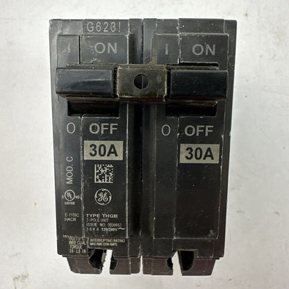 GE THQB2130 CIRCUIT BREAKER 30AMP 2POLE 120/240VAC HAS CRACKED/CHIPPED PLASTIC