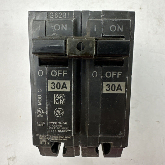 GE THQB2130 CIRCUIT BREAKER 30AMP 2POLE 120/240VAC HAS CRACKED/CHIPPED PLASTIC