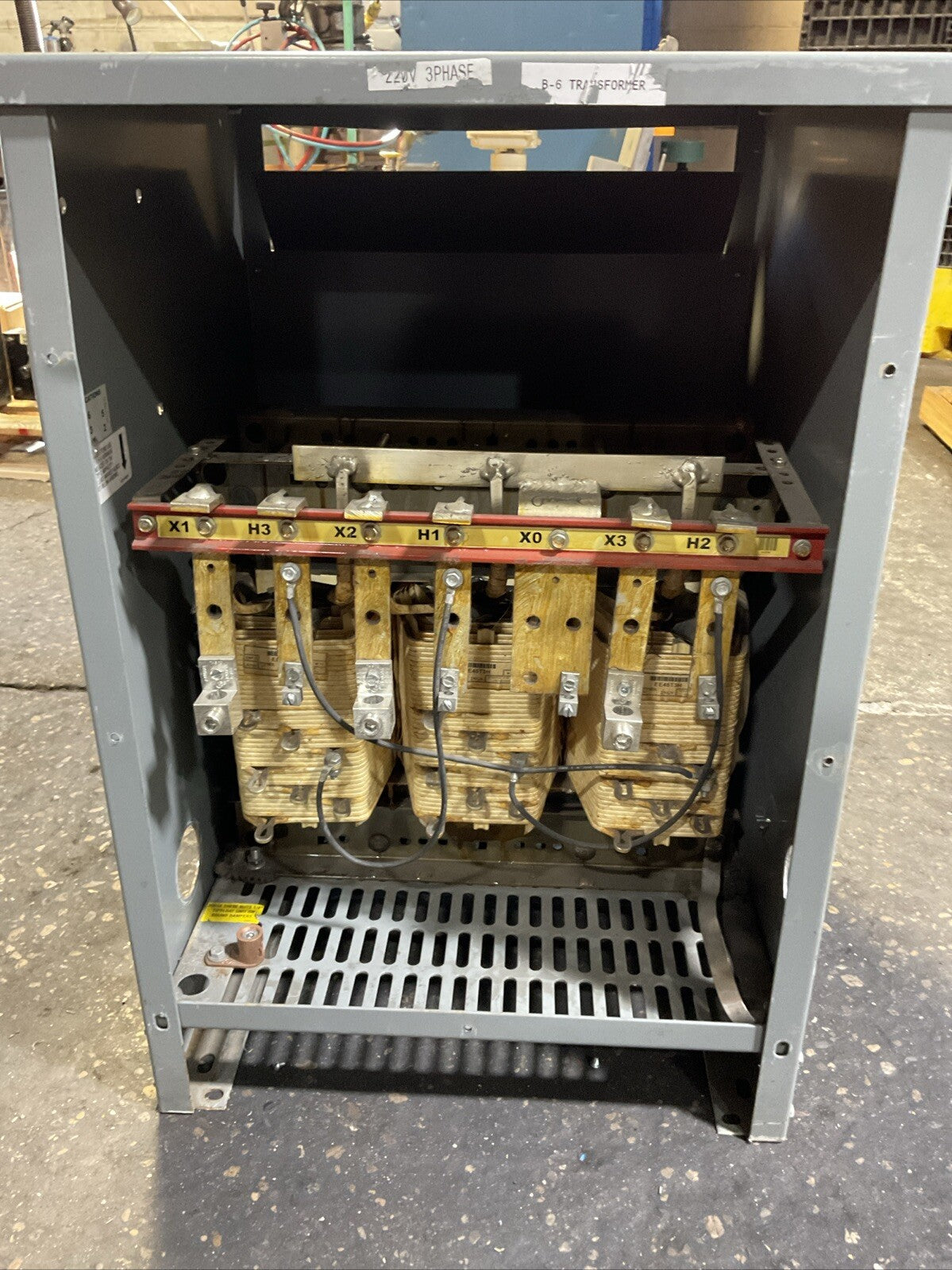 SQUARE D EE45T3H TRANSFOMER 45kVA H.V. 480 54A 60HZ L.V. 208Y/120 125A