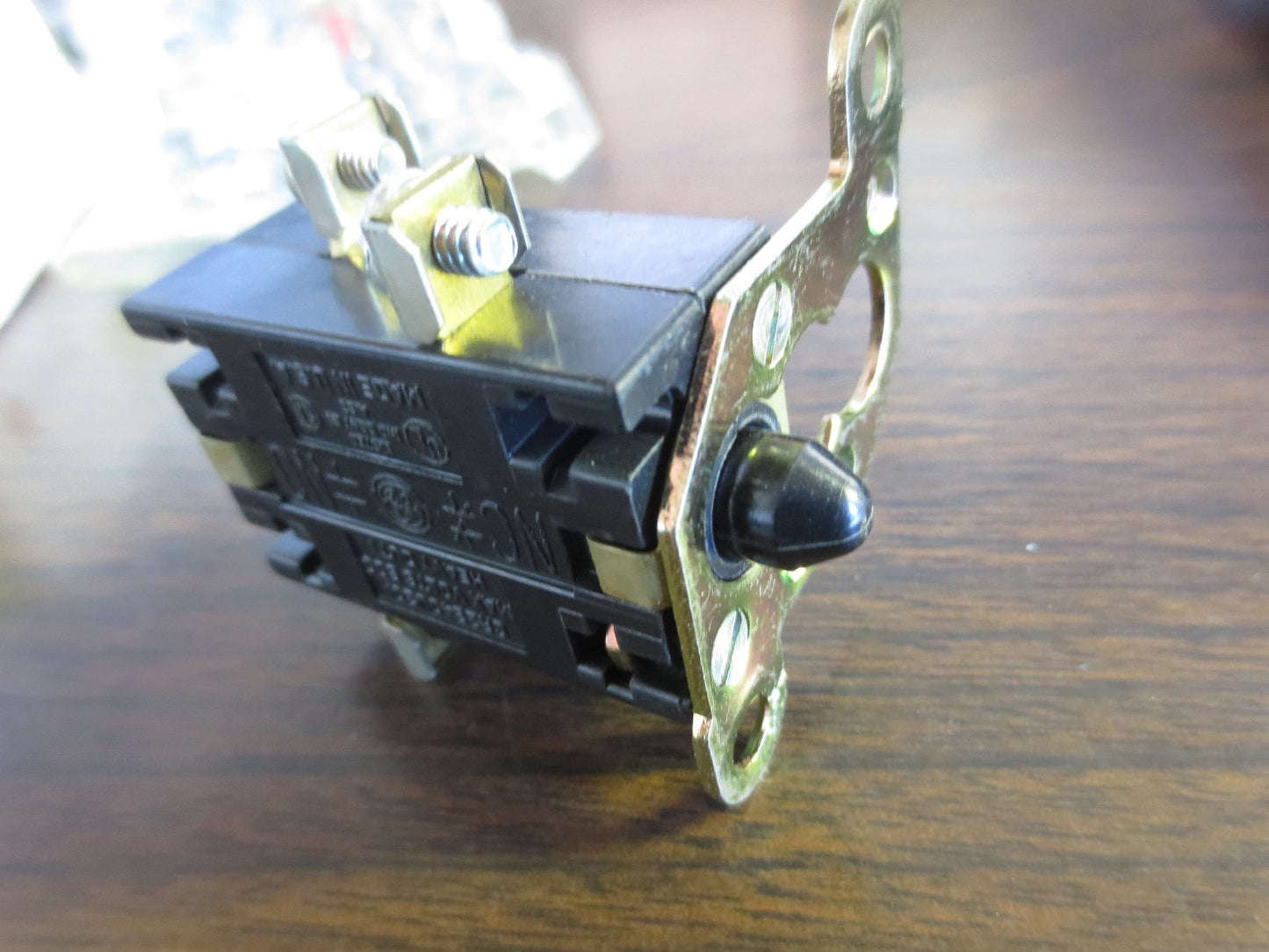 GENERAL ELECTRIC CR2940WA202C HEAVY DUTY OILTIGHT PUSHBUTTON RED - NEW SURPLUS