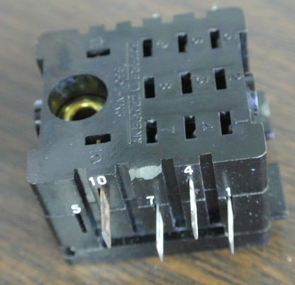 SQUARE D NK32 Series A - SOCKET - NEW SURPLUS