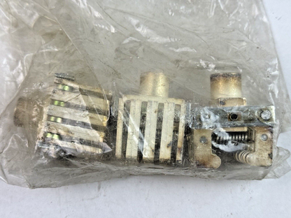 GE - TJ63PD1A - PLUG-IN MOUNTING BASE ASSEMBLY - TYPE TJ - NEW OLD STOCK