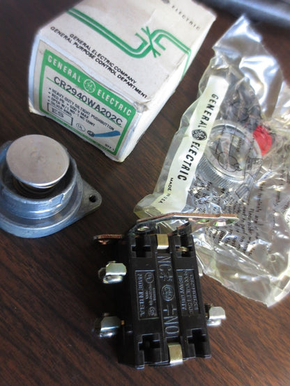 GENERAL ELECTRIC CR2940WA202C HEAVY DUTY OILTIGHT PUSHBUTTON RED - NEW SURPLUS