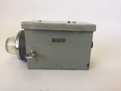 STRATOLITE #105 SAE-R(2)-72 D.O.T. PM-392 ENCLOSURE MISSING SCREW DOWN LATCH