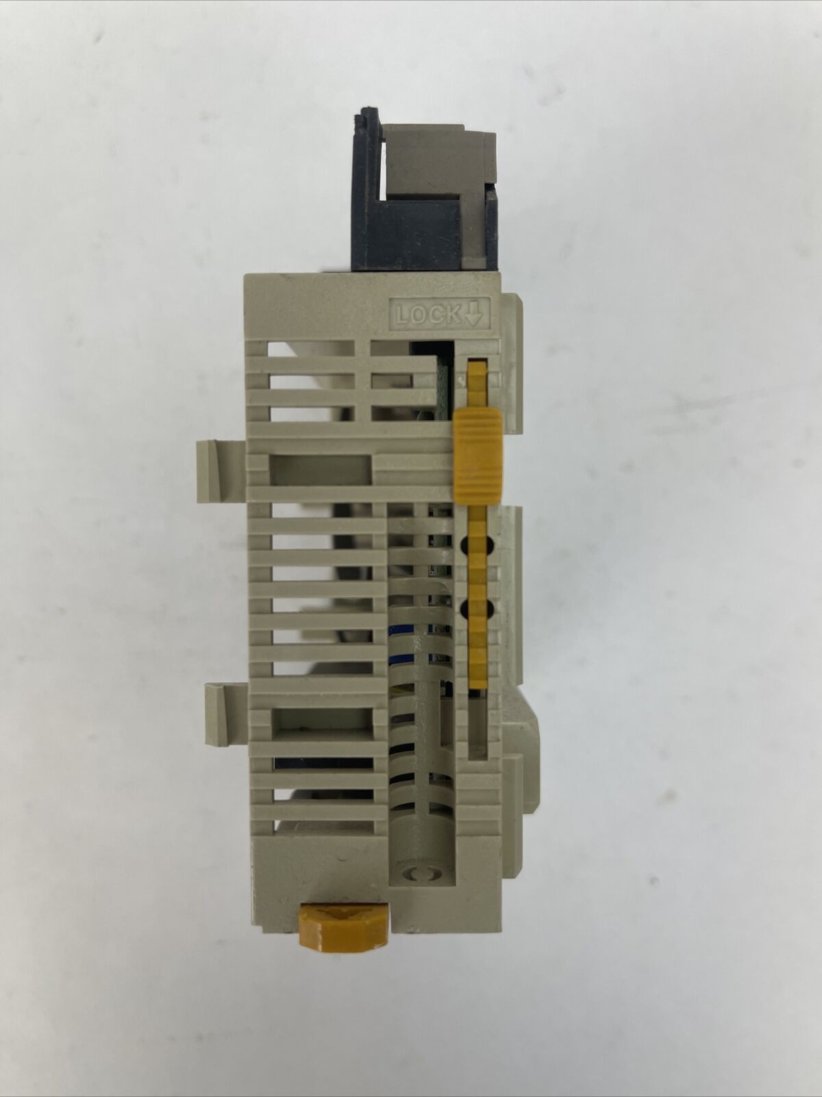 OMRON CQM1-OD214 OUTPUT UNIT 5-24VDC 0.3A/POINT 4.8A/UNIT