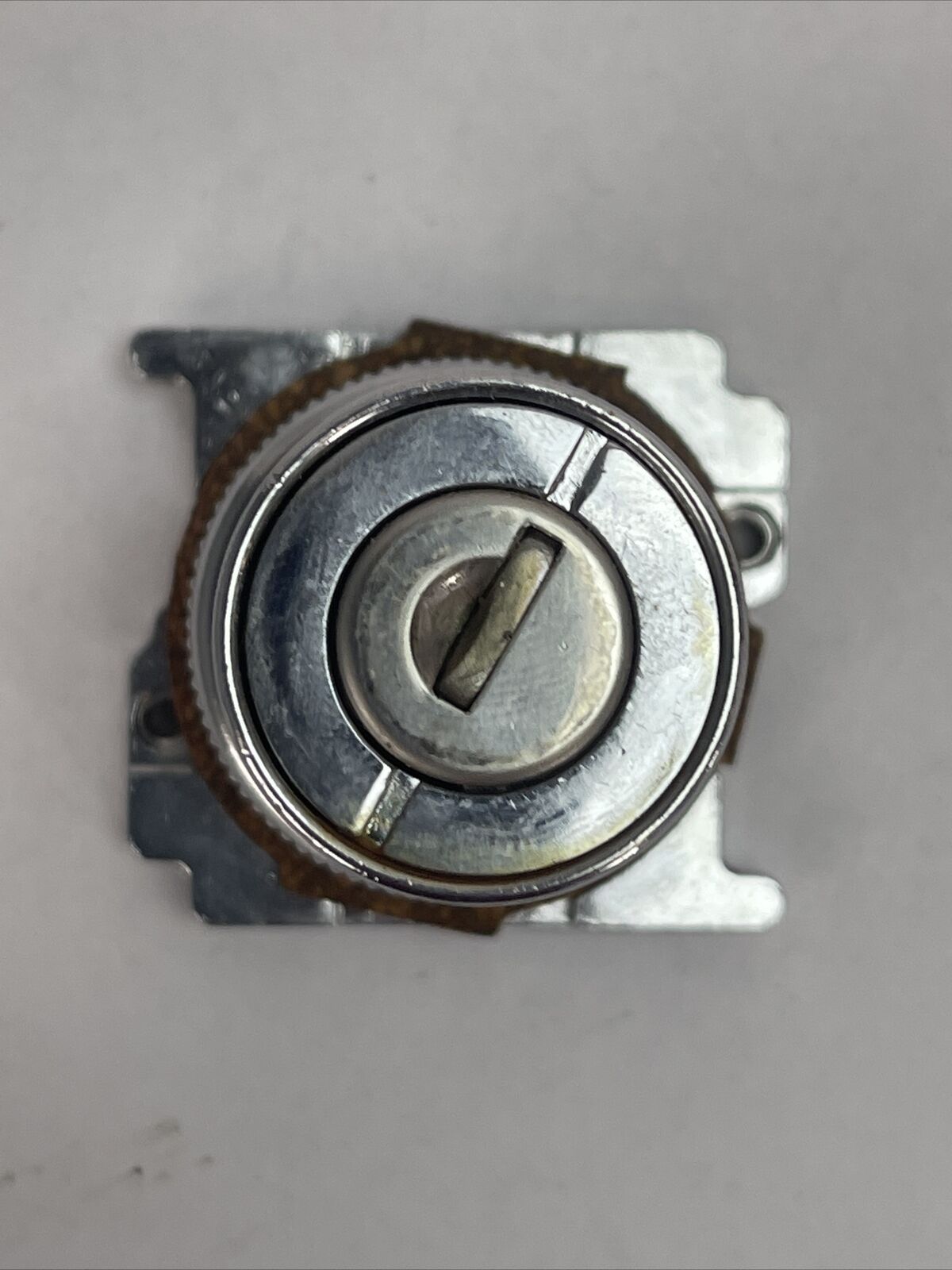 CUTLER HAMMER 10250T15222 SELECTOR KEY SWITCH 3 POSITION