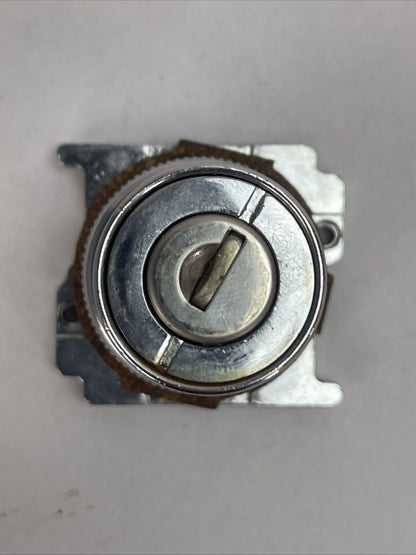 CUTLER HAMMER 10250T15222 SELECTOR KEY SWITCH 3 POSITION