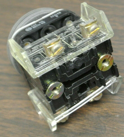 ALLEN-BRADLEY 800H-R2A2 MOMENTARY CONTACT PUSH BUTTON / BLACK / NEW SURPLUS