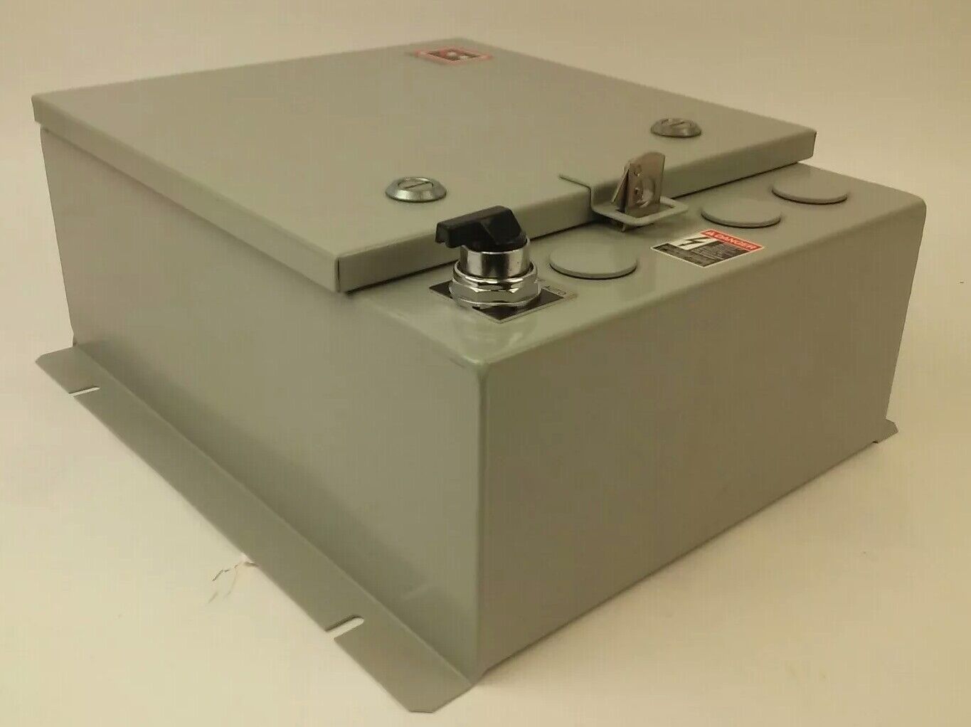 CUTLER HAMMER ECL04C1A8A SERIES A1 LIGHTING CONTACTOR TYPE 1 ENCL A202K1DAM