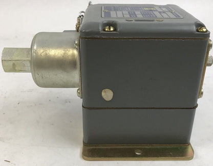 Square D Pressure Switch, 35-45 psi, class 9012, type DCW5, Series B