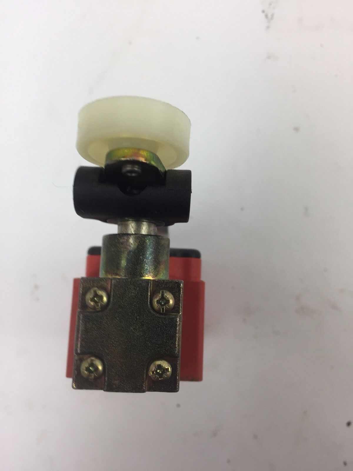 ALLEN BRADLEY 802S-C33P2-S7 LIMIT SWITCH 300V 10A SERIES A