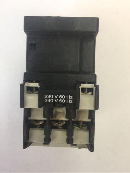 KLOCKNER MOELLER STARTER DIL 0M CONTACTOR 3POLE 250VDC 35A 15HP COIL 240V 60HZ