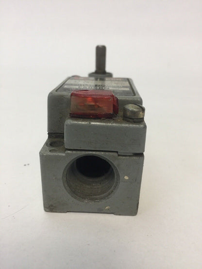 CUTLER HAMMER E50SBN LIMIT SWITCH 120VAC SER A2 NEMA B150 E50DR1 OPERATING HEAD