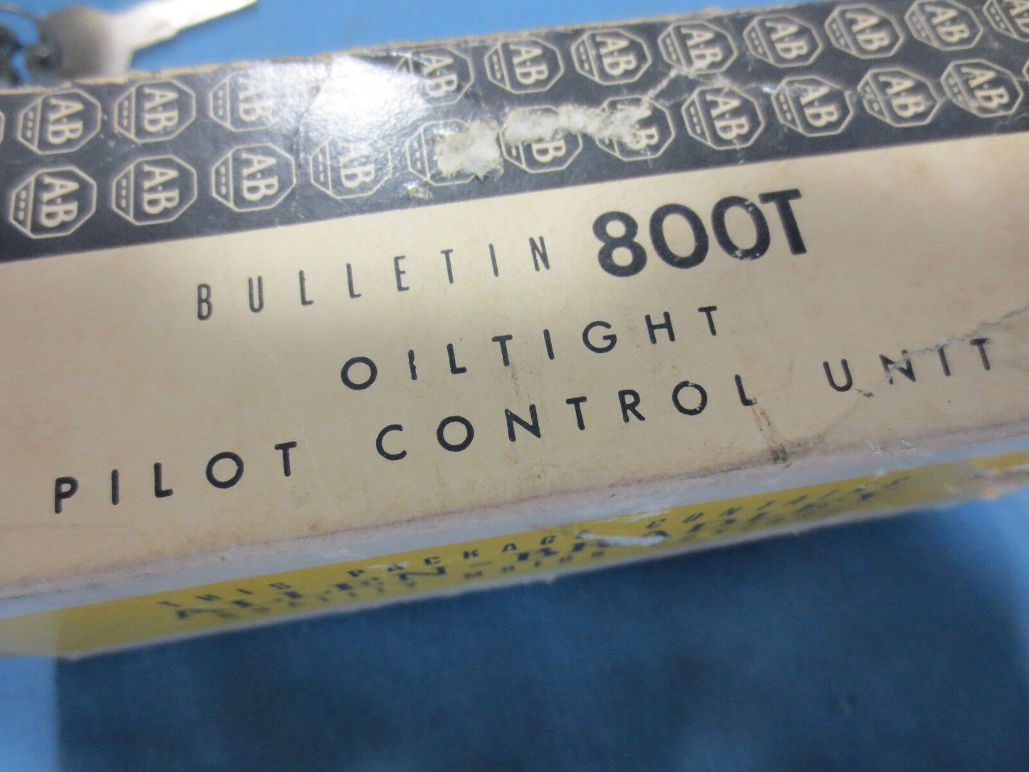 ALLEN-BRADLEY 800T-J53 Ser.A SWITCH - OILTIGHT PILOT CONTROL UNIT, w/ 2 KEYS
