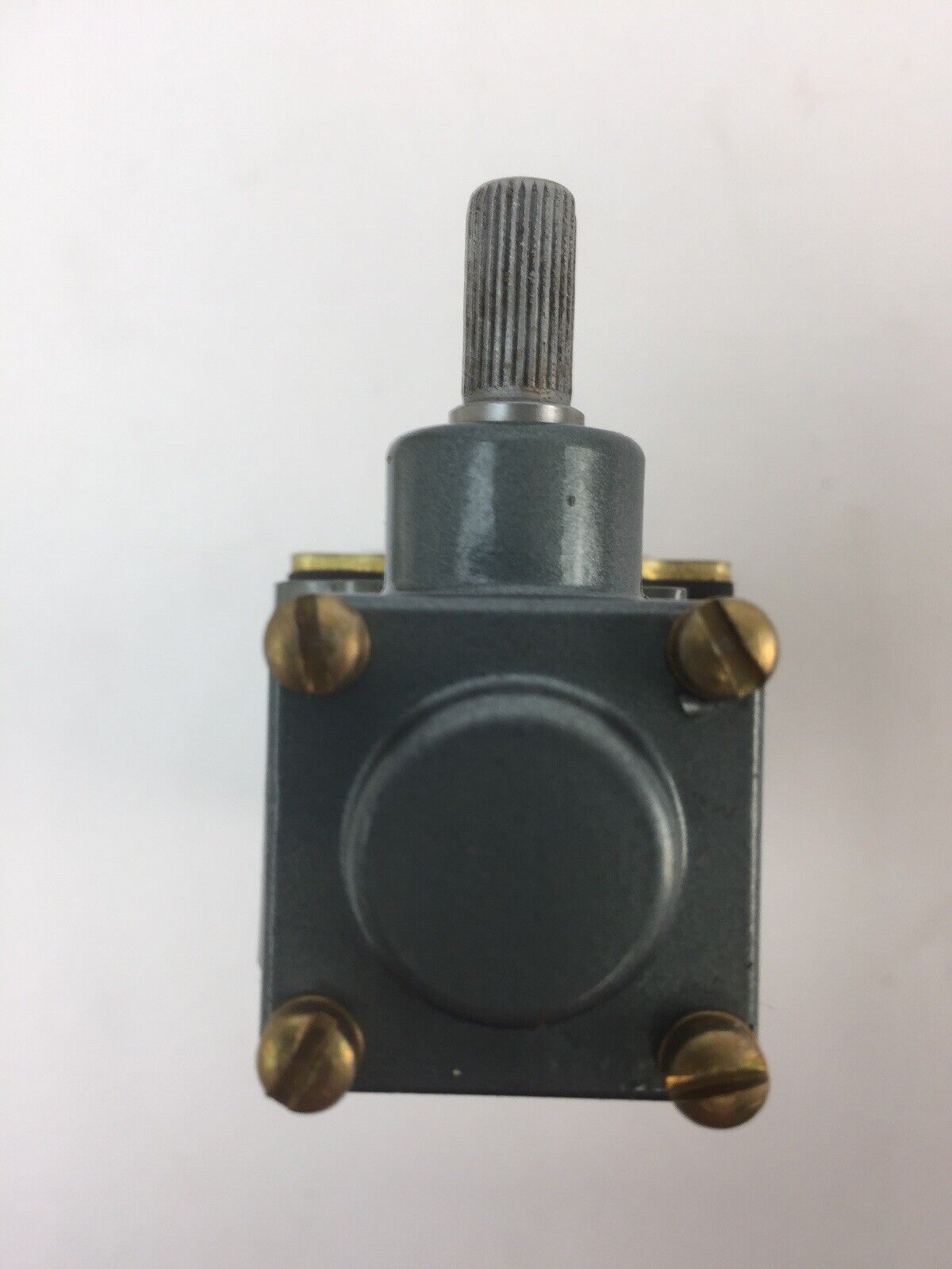 WESTINGHOUSE RRLAB OIL TITE LIMIT SWITCH 600VAC 10AMP