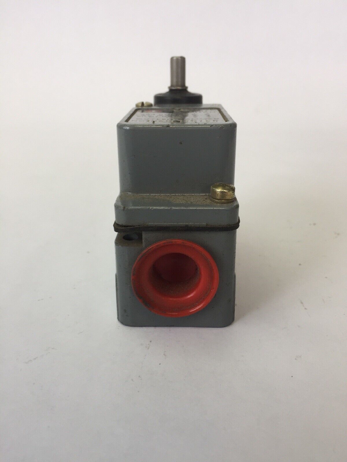 CUTLER HAMMER 10316H9075C TYPE L LIMIT SWITCH 600VAC PILOT DUTY