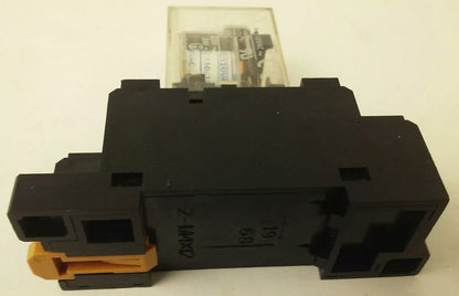 OMRON LY1 RELAY 110/120VAC,WITH OMRON PTF08A-E RELAY BASE 2-M4X12 2617H 15A 200V