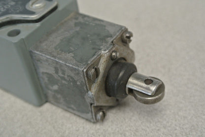 ALLEN-BRADLEY 802T-DU Ser. C / OILTIGHT LIMIT SWITCH / SPRING RETURN NEW SURPLUS