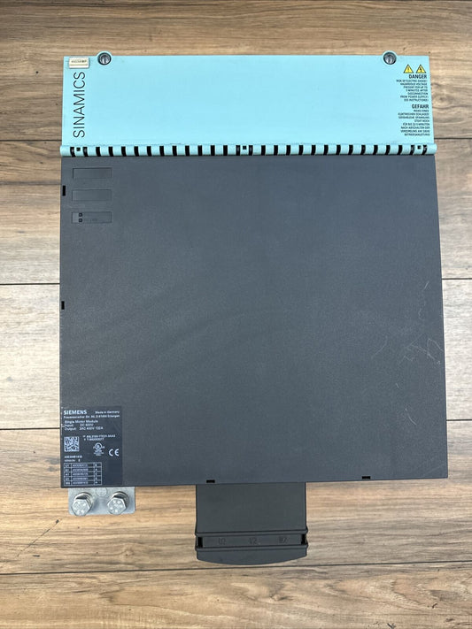 SIEMENS 6SL3120-1TE31-3AA3 SINGLE MOTOR VERSION E OUTPUT 3AC 400V 132A INPUT DC